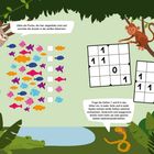 Linke Seite: "Zähle die Fische..." Rechte Seite: "Trage die Zahlen 1 und 0..." Bunte Fische, Gitterrätsel, ein Faultier, Affe und Krokodil.