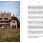 Links ist ein dreistöckiges Steinhaus mit Turm, und rechts ein Text über MB&F und Uhren.