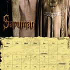 „Saruman“ in gotischer Schrift, darunter ein Kalender für Oktober mit Landkarte. Ein Mann mit langem Bart und Stab.