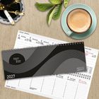 2027 Kalender, „1 Woche/2 Seiten“ auf Holz mit Kaffee, Blättern und Stiften.