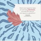 Zitat von Thomas Mann über Fantasie, dekoriert mit blauer Musterung und rotem Blatt. Unten Monatskalender Februar 2027.