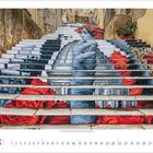 Nummern 1 bis 28 unten. Bild einer Treppe mit kunstvollen Zeichnungen: rosenumranktes Gebäude.