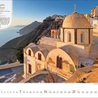 Weinregion von Santorin. 
Fotos: Leuchtende Gebäude an einer Klippe mit Blick auf das blaue Meer, Kalender für Februar 2023.
