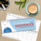 Tischkalender 2027 GROSSDRUCK, je Woche 2 Seiten. Ein Kalender liegt neben einer Tasse Kaffee und einem Blatt.