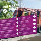 "Die Marco Polo Buckelist" mit Dingen, die man in Heidelberg erleben muss. Eine Seilbahn und Bäume sind im Hintergrund.