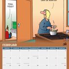 "Was ist los? Schimpfst du schon wieder über die Beamten?"  
"Foul, Foul!"  
Illustration: Frau kocht, Mann schaut Sport. Kalender unten.