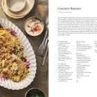 **Texte:** Chicken Biryani, Hühnerbratreis, Zutatenliste und Zubereitungsschritte.

**Beschreibung:** Ein Gericht aus Reis und Huhn auf ovalem Teller, Joghurt-Dip, Kräuter.