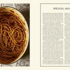 Linke Seite: Ein Topf mit Spaghetti in Tomatensoße. Rechte Seite: Text mit dem Titel "HELLO, AGAIN".