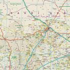 Kartenillustration von Saudi-Arabien mit Städtenamen in verschiedenen Farben und Entfernungen zwischen ihnen.