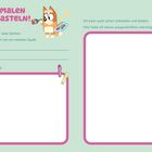 "WIR MALEN UND BASTELN!" Zwei beschriftete Felder, ein Hund malt. Hintergrund ist mintgrün, dekoriert mit Blumen.