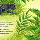 "Schau mal, da schleicht ein schwarzer Panther durch den Dschungel. Erschrocken hält Charlie den Atem an."  
Illustration: Ein schwarzer Panther schleicht durch den Dschungel. Charlie, eine rosa Kreatur, versteckt sich in Blättern. Ein Kolibri ist zu sehen.