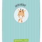 Text: "EINZELARBEIT". Illustration: Eine niedliche Giraffe in einem weißen Kreis auf blau gestreiftem Hintergrund.