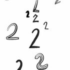 „Jetzt darfst du alles bunt malen.“ Verschiedene stilisierte Zahlen, alle „2“ in unterschiedlichen Schriftarten.