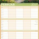 FEBRUAR 2027 Kalender mit blühendem Gartenpfad, Bäume und Pflanzen, umgeben von lebhaften Farben.