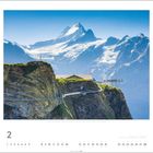 Text: "First Cliff Walk Grindelwald vor dem Schwarzhorn (2927m), Kanton Bern". 
Schneebedeckte Berge und ein Aussichtspunkt.