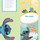 "Bitte komm rein!" und "Hier wohnt". Anleitung für Türschild, farbenfroh mit Tierfigur, Gitarre spielend, tropisches Design.