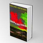 "PAULINE HATSCHER", "ÜBER VIER LEBEN", "ROMAN", "eichborn". Lebhafte, abstrakte Kunst in Rot und Grün auf dem Buchcover.