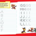 "Die PAW Patrol übt Buchstaben schreiben!" Darüber eine Illustration von Skye; unten weitere Hundefiguren.
