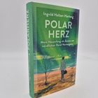„Ingvild Holtan-Hartwig, POLARHERZ, Mein Neuanfang als Ärztin am nördlichen Rand Norwegens.“ Illustration: Frau mit Koffer.