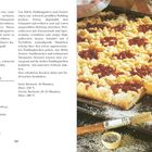 "Preiselbeerkuchen. Zutaten: Hefeteig, Milch, Vanillepuddingpulver... Bild: Ein Blechkuchen mit roten Preiselbeeren und Streuseln."