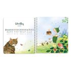 Text: „Geburtstag“. Links eine Katze mit Insekten. Rechts ein Elf mit Kuchen, Schafe im Hintergrund, bunte Natur.
