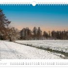 Februar-Kalenderblatt mit schneebedecktem Weg und Bäumen, klarer Himmel; Text: "Entlang der Radduscher Kahnfahrt".