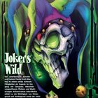 Text: "STEP BY STEP | Joker's Wild." "Joker's Wild." Beschreibung eines Custom Painters und seiner Airbrush-Techniken. 

Illustration: Totenkopf mit einem bunten Jokerhut, grünes Licht.