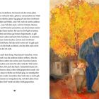 Seite zeigt einen Text über das Leben mit den Großeltern und den Umgang mit Geld. Daneben eine Illustration eines Mannes und Kindes unter farbenfrohen Bäumen.