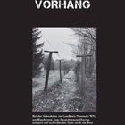 „DER EISERNE VORHANG“ steht oben. Unten: Ein Zaun erinnert an den Eisernen Vorhang bei Silberhütte in Neustadt/WN.