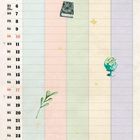 JANUAR 2027. Ein Kalender mit Wochentagen und farbigen Spalten, verziert mit magischen Illustrationen wie Besen und Mandrakes.