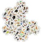 Eine detaillierte Illustration zeigt viele verschiedene Tiere und Pflanzen auf sechseckigen Kacheln arrangiert.