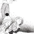 Zwei Kinder im Schnee beobachten Fußabdrücke, begleitet von einem Mann. Alle tragen warme Kleidung. Skizzenhafte Zeichnung.