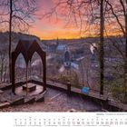 „Altenberg – Prinzenblick am Altenberger Dom“. Es ist ein Kalenderblatt für Februar 2027 mit Wald, einer Struktur und Dom im Hintergrund bei Sonnenuntergang.