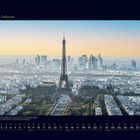 02 Februar. Kalender mit Bild vom Eiffelturm in Paris vor einer Skyline im Hintergrund.