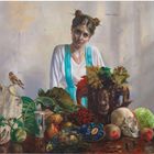 Illustration: Frau mit Dutt und blauem Gewand, umgeben von Früchten, Tierschädeln, Vogel und Widderkopf.