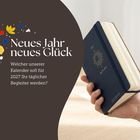 "Neues Jahr neues Glück. Welcher unserer Kalender soll für 2027 Ihr täglicher Begleiter werden?" zeigt Kalender mit Sonnenmotiv.