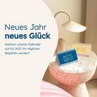 Neues Jahr, neues Glück. Welcher unserer Kalender soll für 2027 Ihr täglicher Begleiter werden? Zwei Kalender auf Tisch.