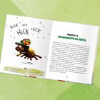 Kapitel 16: Unerwartete Hilfe. Illustration: Ein fröhlicher Hund mit Rastalocken springt, umgeben von "Hick Hick".