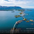 Kalender mit Tagen im Februar, "Atlantic Ocean Road, Norwegen". Malerische Küstenstraße über kleine Inseln im blauen Meer.