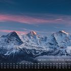 Kalender mit Daten und Tagen; "Eiger (3.967 m), Mönch (4.107 m) und Jungfrau (4.158 m)". Schneebedeckte Berge im Abendlicht.