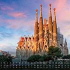 Kalender unten, Text: "Sagrada Familia, Barcelona". Architektur im Sonnenlicht, markante Türme, Abendhimmel.