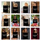 Text „ZENSIERTER INHALT“. Kalenderblätter mit Models, nummeriert von 01 bis 12, jedes Blatt zeigt einen Monat.