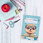 Text: „Grundschulplaner 2026/27“. Darunter Materialien wie ein Apfel, Notizbücher, Stifte und eine Schere.