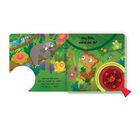 "Hey Affe, warst das du?" "Hoch auf dem Baum hört das Faultier ein HUPS!" Illustration: Affe, Faultier, bunte Dschungelszene.