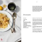 "Zitronenpasta"; Rezept mit Zutaten wie Butternusskürbis, Olivenöl, Parmesan; links Pastateller neben Zitrone und Glas.
