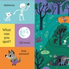 Ein bunter, verspielter Wald mit einem großen und kleinen Werwolf, einer Eule, Skeletten und einer Blase aus Schleim.