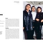 "A Sort of Homecoming" von U2, Details zu Musikern und Produktion. Vier Männer in Lederjacken posieren vor einer gefliesten Wand.
