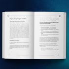 Offenes Buch mit den Titeln: "Fragen, die Lösungen schaffen" und "Der Kern lösungsorientierter Fragen für konkrete Herausforderungen".