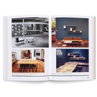 Texte: Seite 182, 183.  
Links: Schwarz-Weiß-Raum mit Möbeln.  
Rechts oben: Blauwand mit Regalen.  
Rechts unten: Gedeckter Tisch.