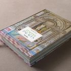 Buchcover mit Text: "Massimo Listri, Italian Palaces, Taschen". Illustration eines prunkvollen Palastinterieurs.